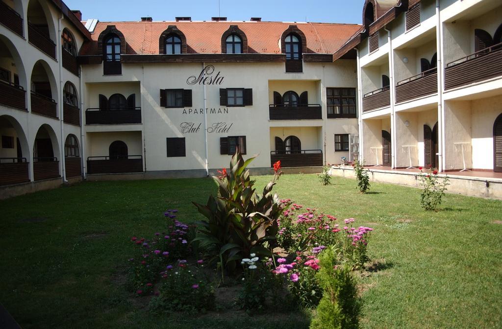 Siesta Club Apartman Harkány Buitenkant foto