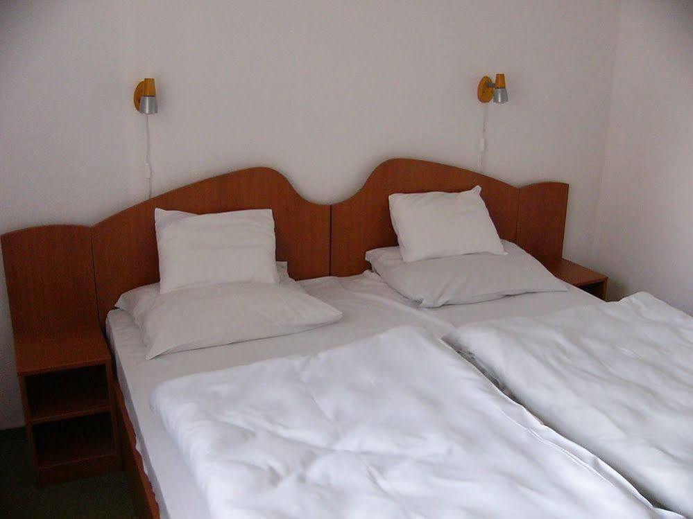 Siesta Club Apartman Harkány Buitenkant foto