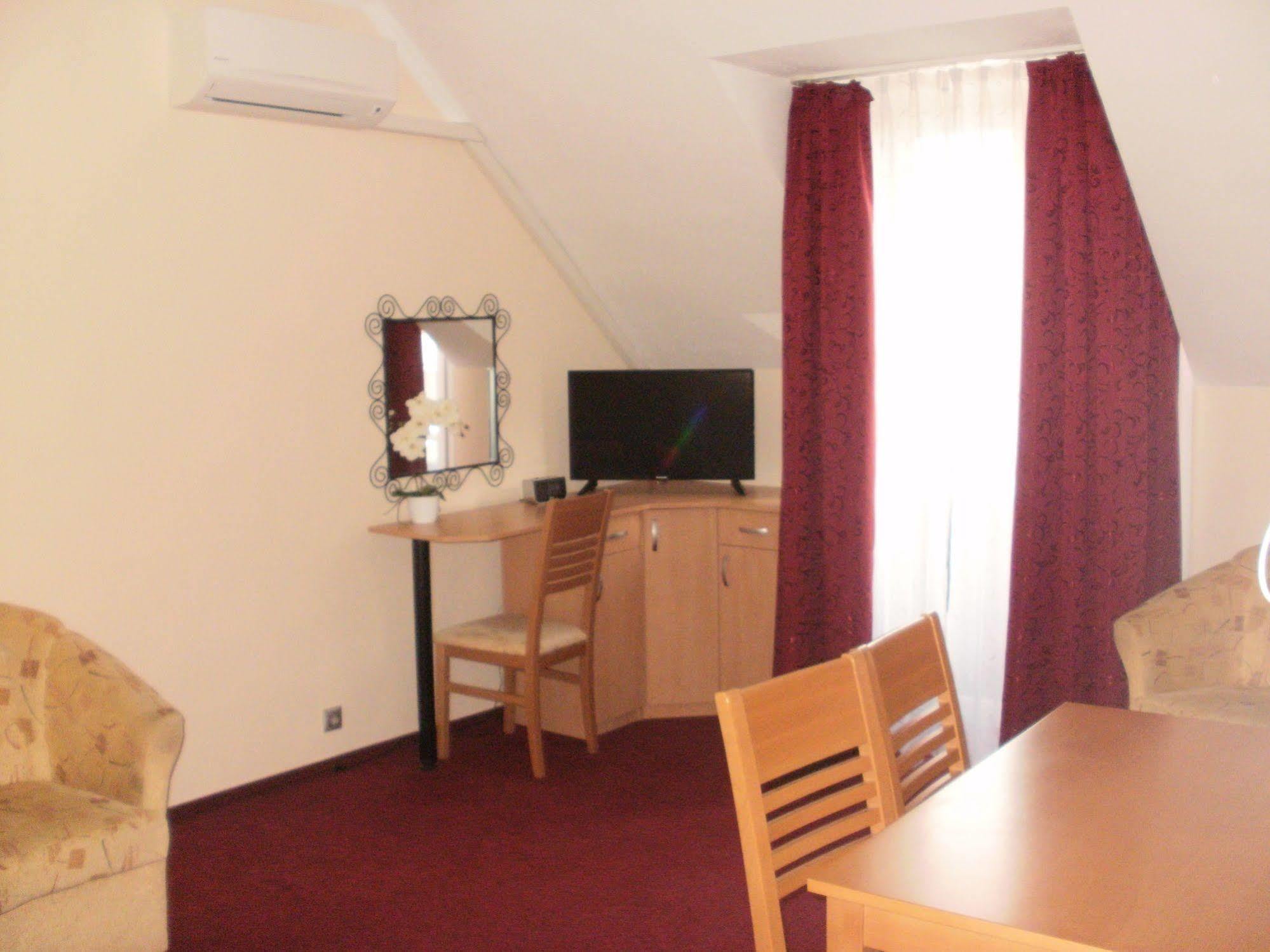 Siesta Club Apartman Harkány Buitenkant foto