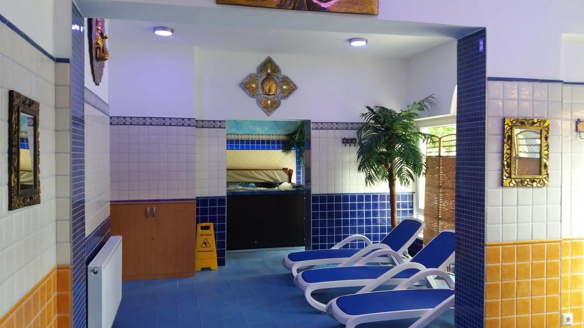 Siesta Club Apartman Harkány Buitenkant foto
