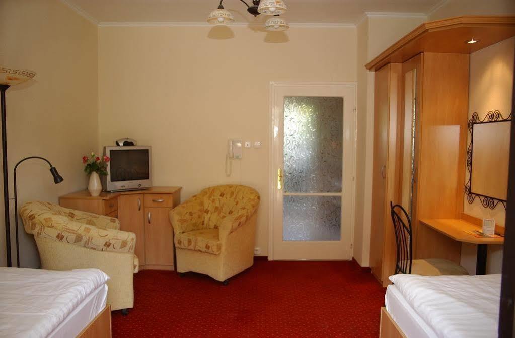 Siesta Club Apartman Harkány Buitenkant foto