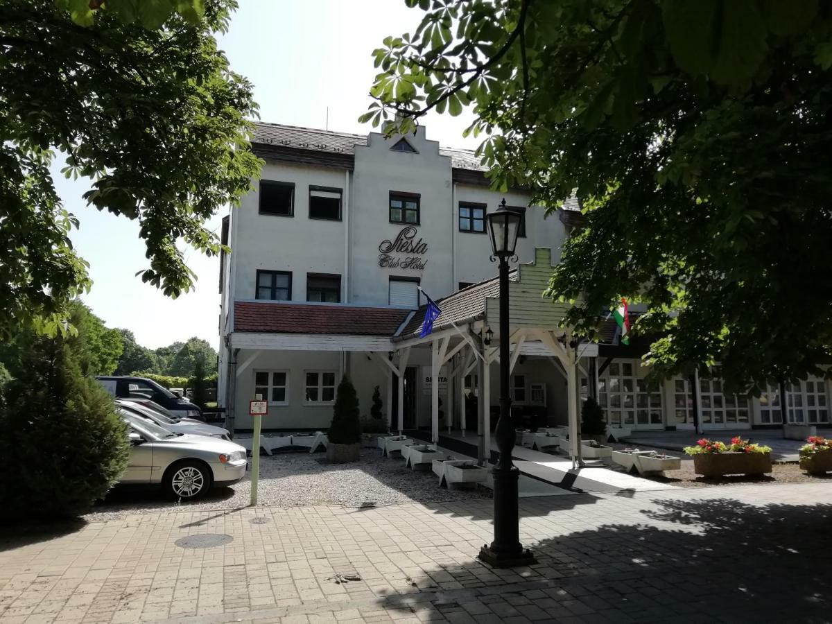 Siesta Club Apartman Harkány Buitenkant foto