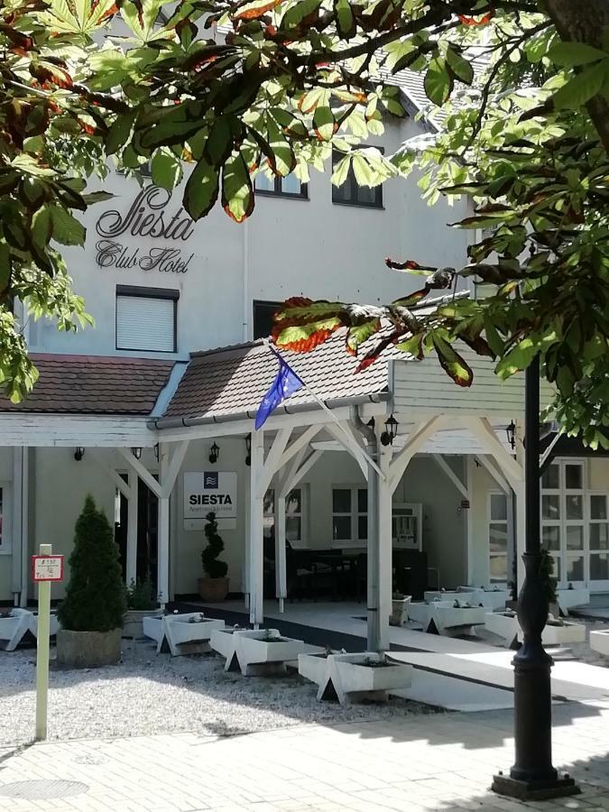 Siesta Club Apartman Harkány Buitenkant foto