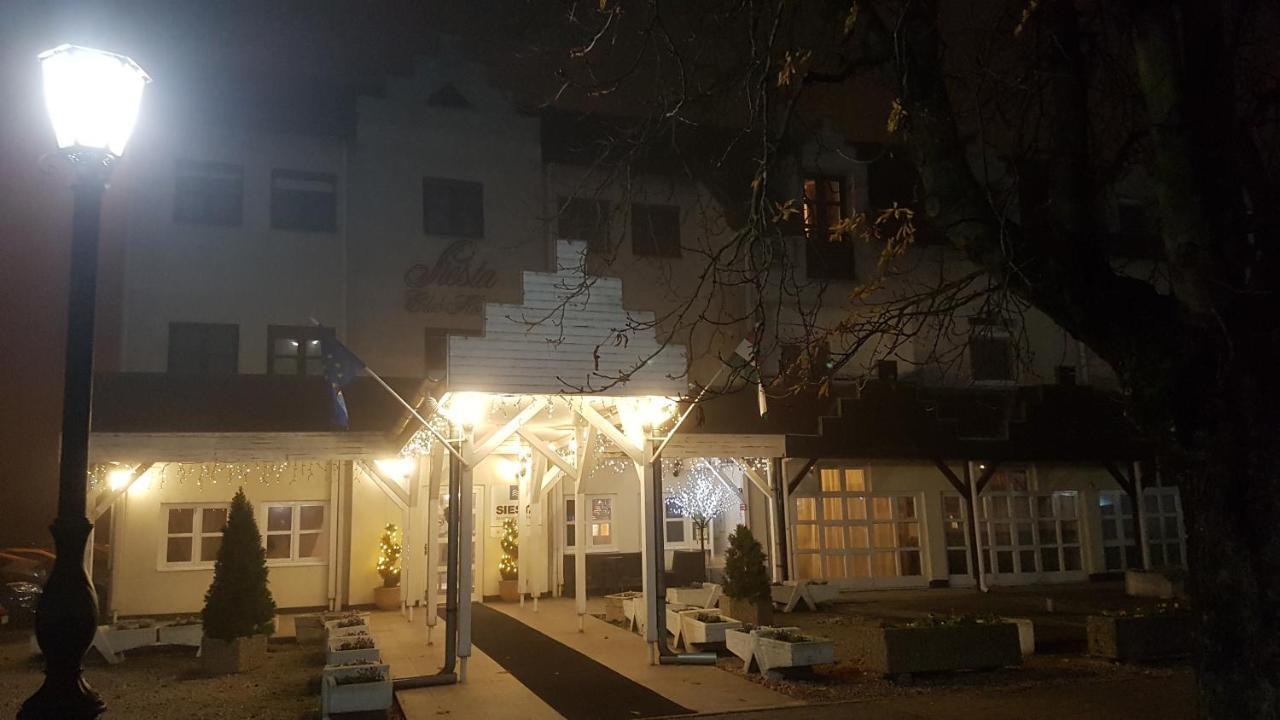 Siesta Club Apartman Harkány Buitenkant foto
