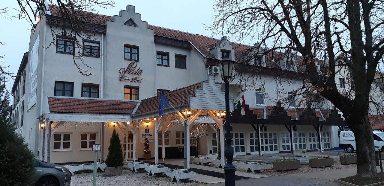 Siesta Club Apartman Harkány Buitenkant foto
