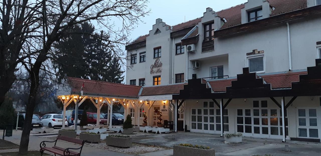 Siesta Club Apartman Harkány Buitenkant foto